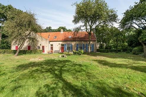De Grote Hoeve door deurwaarder ontruimd